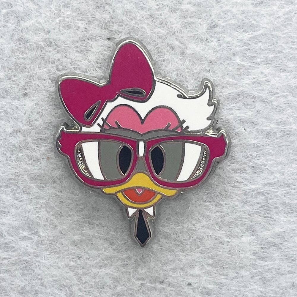 🔮‎ 5/$25 Disney Nerds Rock! Daisy Duck Pin